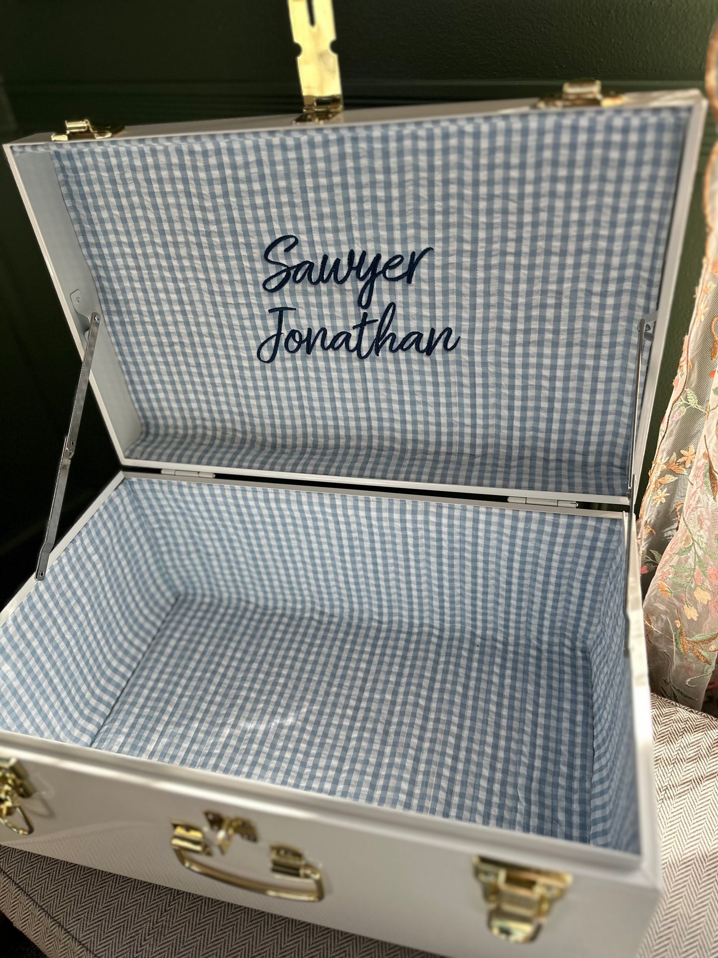 Traditional Keepsake Trunk - Petite